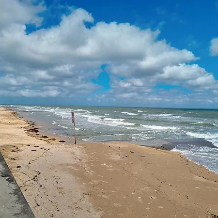 Rez-de-jardin Proche Mer, 4 Couchages - Fr-1-746-31 *