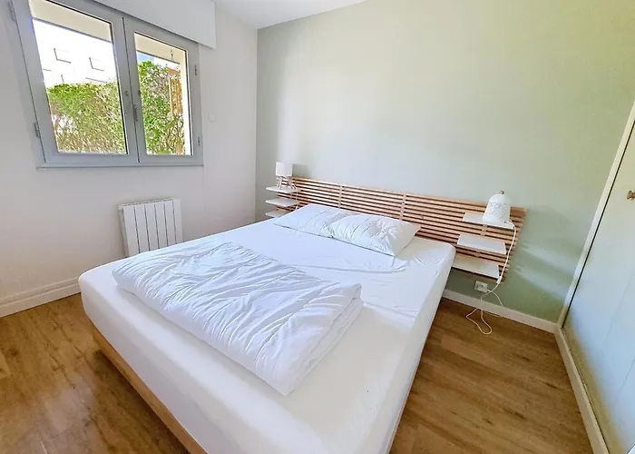 Rez-de-jardin Proche Mer, 4 Couchages - Fr-1-746-31 *